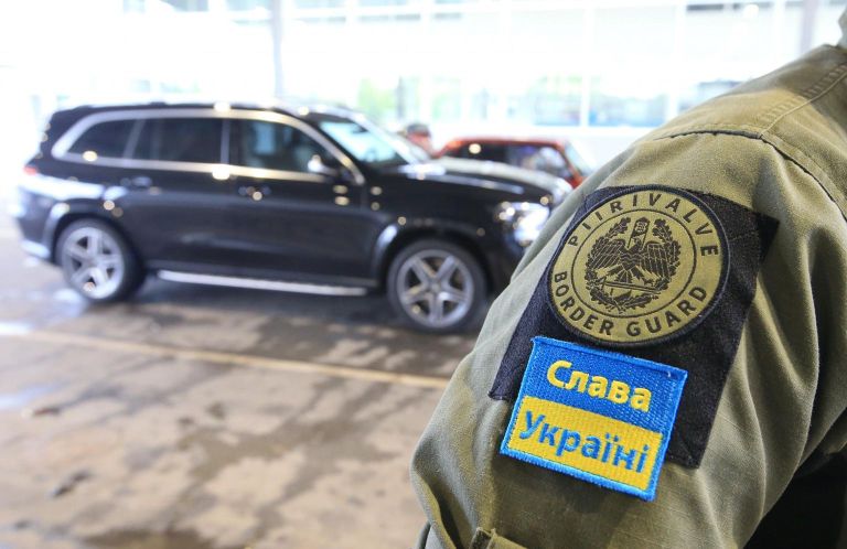 Krimmi elanikud pagevad Eesti kaudu mobilisatsiooni eest